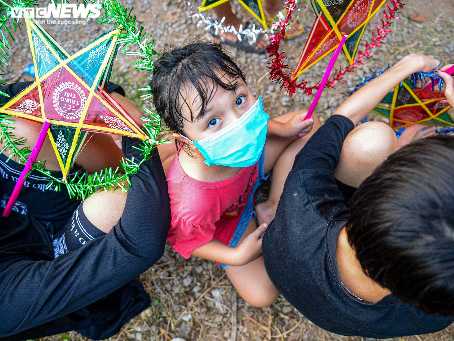 Tết Trung thu ấm áp của trẻ em nghèo ở Hà Nội, TP.HCM - 7