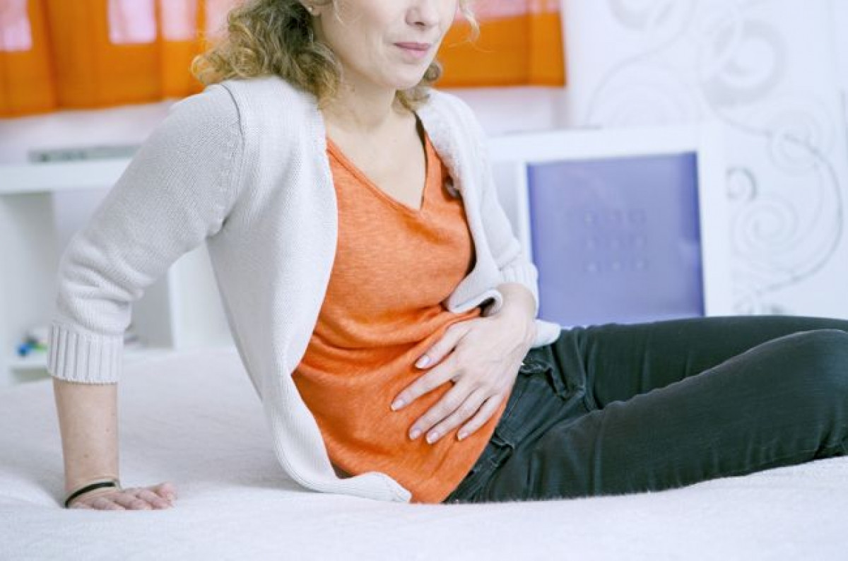 Đau bụng: Cơn đau bụng dữ dội là một triệu chứng phổ biến ở người bệnh sốt xuất huyết. Cơn đau này thường bắt đầu ở vùng bụng trên bên phải và có thể trở nặng hơn khi người bệnh bị nôn mửa.