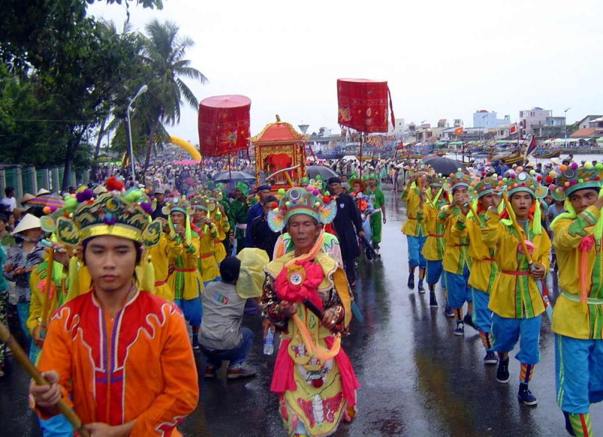 Tín ngưỡng thờ cúng Cá Voi và lễ hội Cầu ngư là nét văn hóa đặc trưng từ lâu đời tại Bình Thuận. Ảnh: Nguyên Vũ