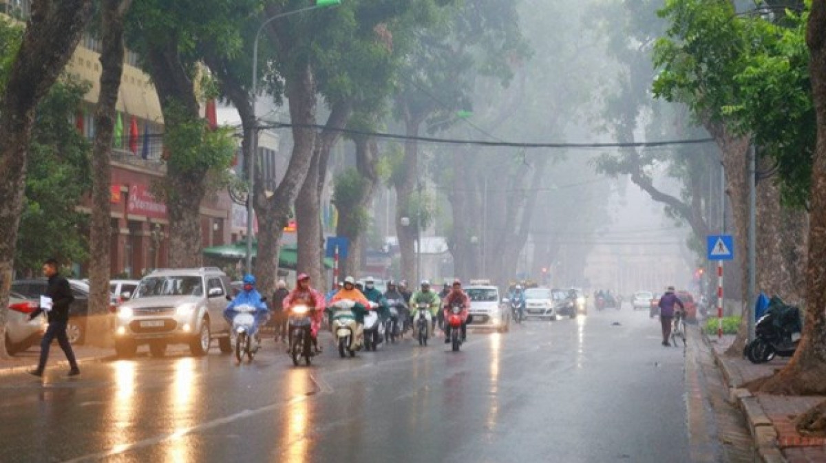 Vùng hội tụ gió trên cao kết hợp với vùng áp thấp trên Biển Đông gây ra mưa lớn ở vùng núi Bắc bộ, từ Đà Nẵng đến Bình Thuận và khu vực Tây nguyên, Nam bộ.