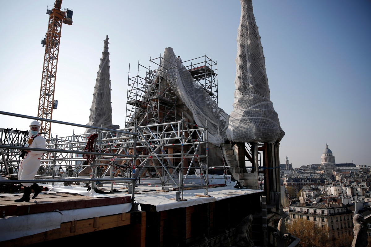 Nhà thờ Đức Bà Paris được sửa chữa phần mái hồi tháng 4/2021. Nguồn: Reuters