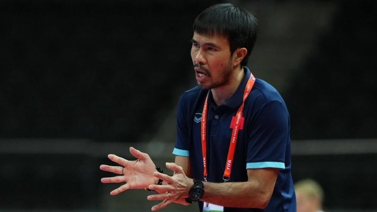 HLV Phạm Minh Giang vắng mặt ở trận đấu với ĐT Futsal Nga (Ảnh: Getty).