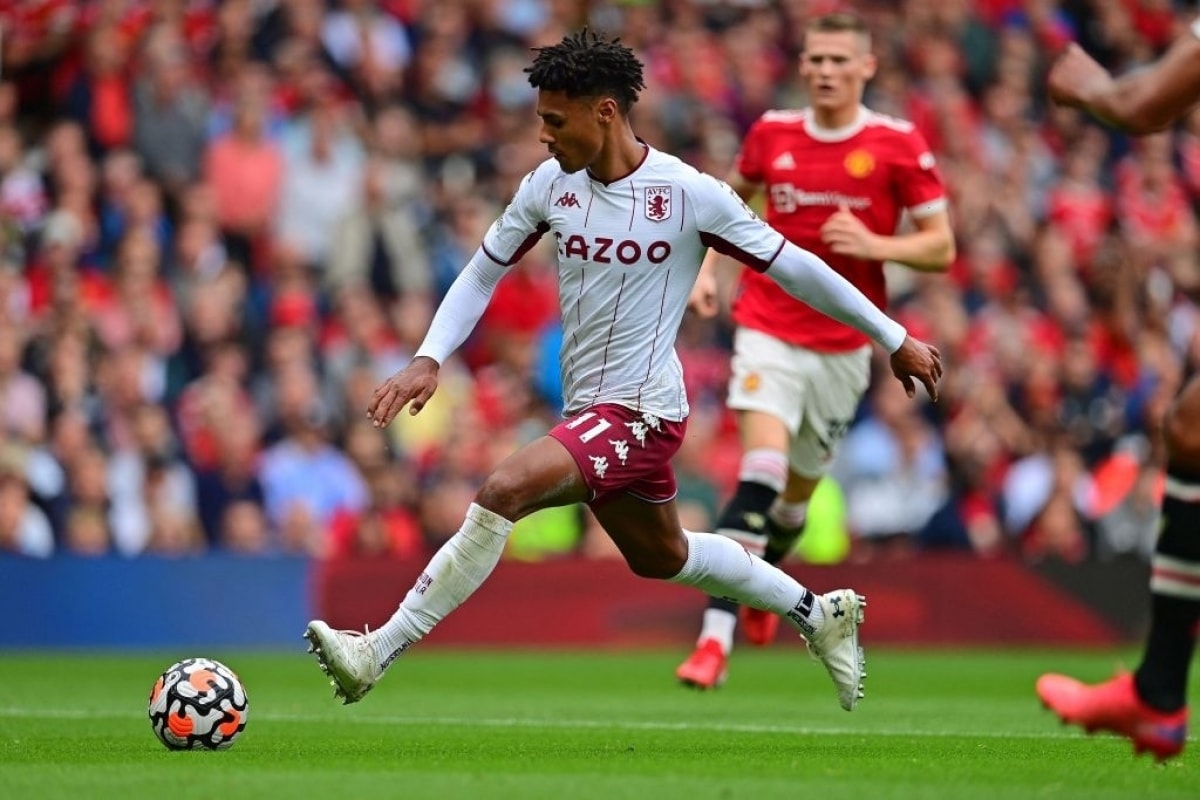 Watkins bỏ lỡ cơ hội mười mươi để mở tỷ số cho Aston Villa. (Ảnh: Getty)