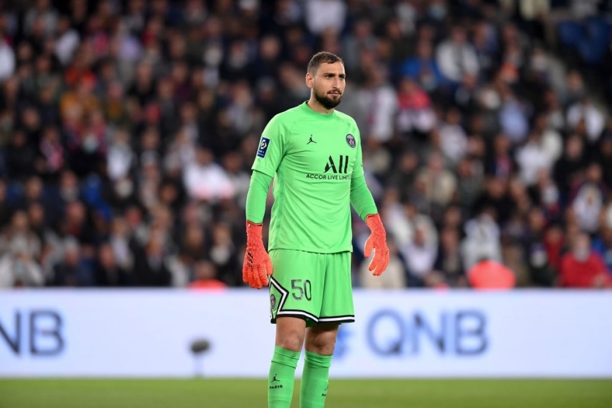 Thủ môn Gianluigi Donnarumma không hài lòng khi phải đóng vai trò dự bị ở PSG. (Ảnh: Getty). 