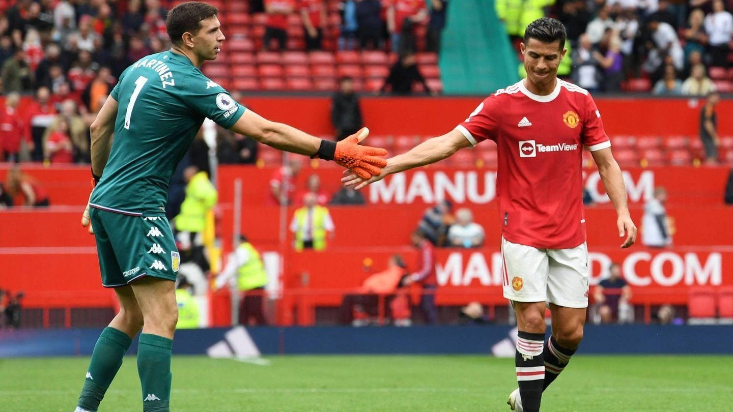 Thủ môn Aston Villa khiêu khích Man Utd, đòi Ronaldo đá phạt đền - 2
