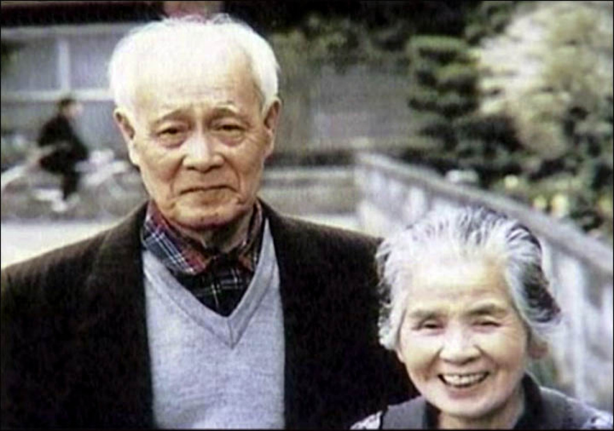 Ông Yasaburo Hachiya gặp lại người vợ ở Nhật Bản của mình là bà Hisako sau 51 năm. Ảnh: Vesti.ru