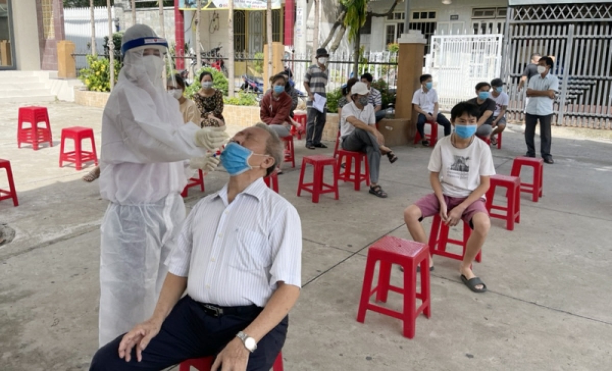 Xét nghiệm COVID-19 cho người dân TP.Biên Hòa (Ảnh: CDC Đồng Nai)