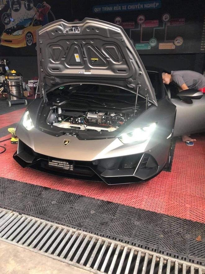 Lamborghini Huracan EVO đầu tiên tại Việt Nam - 1