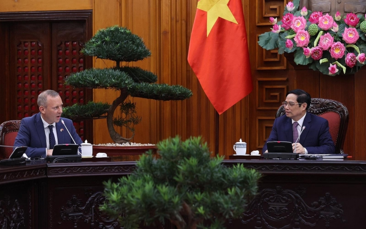 Thủ tướng Phạm Minh Chính tiếp Đại sứ Liên hiệp Vương quốc Anh và Bắc Ireland tại Việt Nam