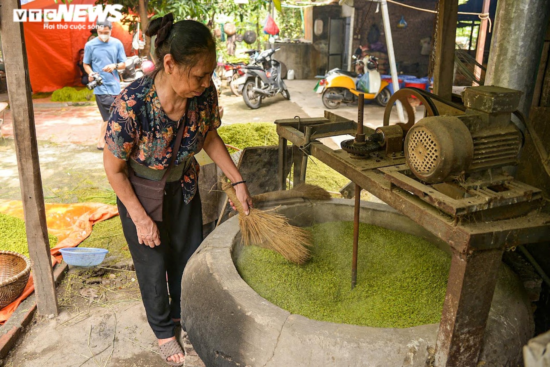 Làng cốm Mễ Trì, Hà Nội đỏ lửa, rộn vang tiếng chày sau thời gian giãn cách - 10