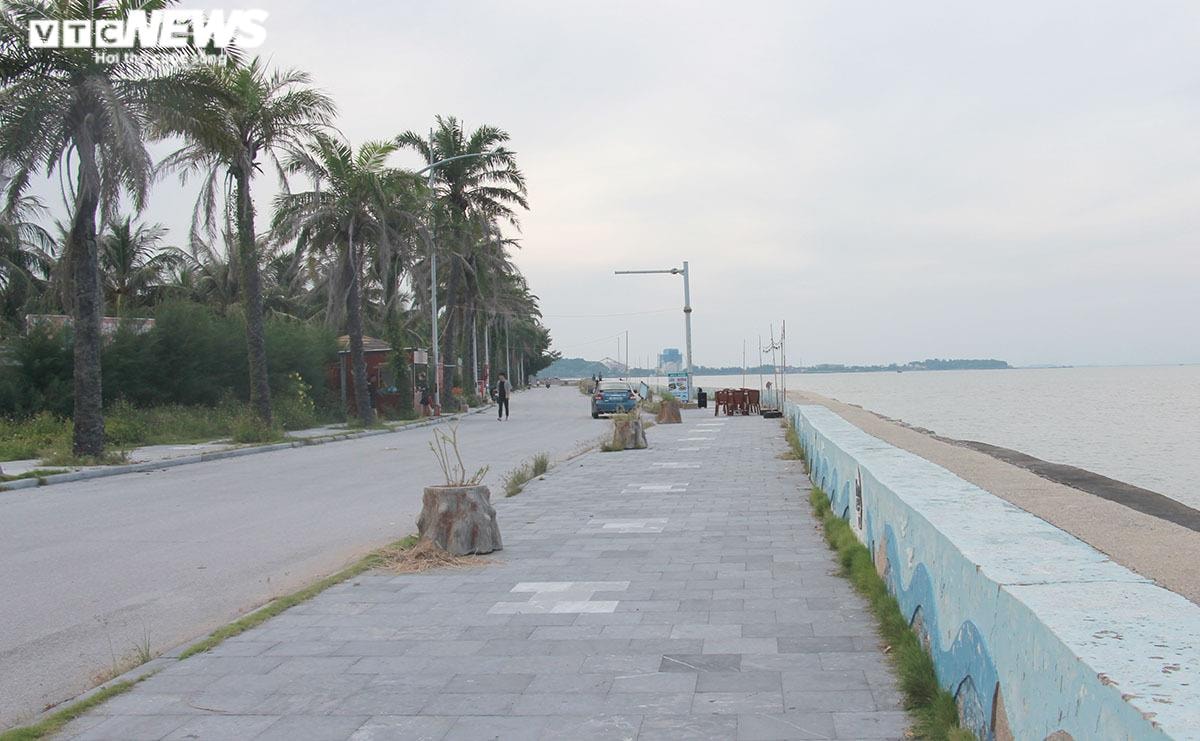 Ảnh, video: Hải Phòng mở cửa du lịch, bãi biển Cát Bà, Đồ Sơn vẫn vắng khách - 19