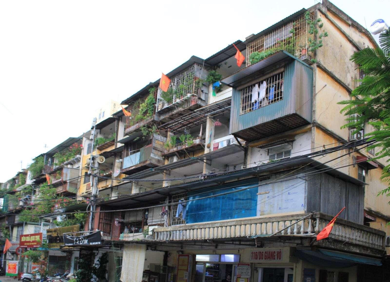 Cảnh rùng mình trong 4 khu chung cư nguy hiểm nhất Hà Nội, sắp được xây mới - 10