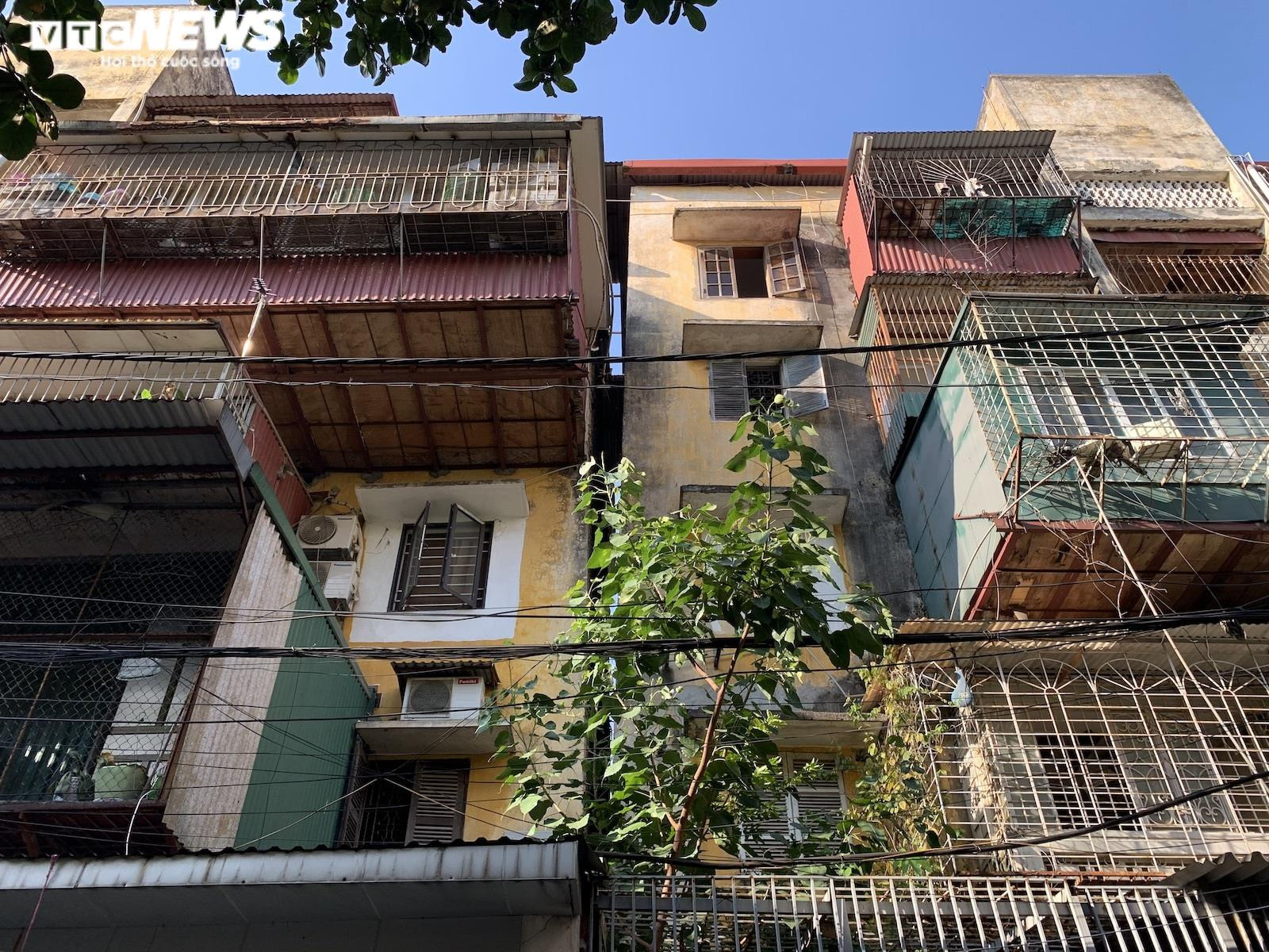 Cảnh rùng mình trong 4 khu chung cư nguy hiểm nhất Hà Nội, sắp được xây mới - 15