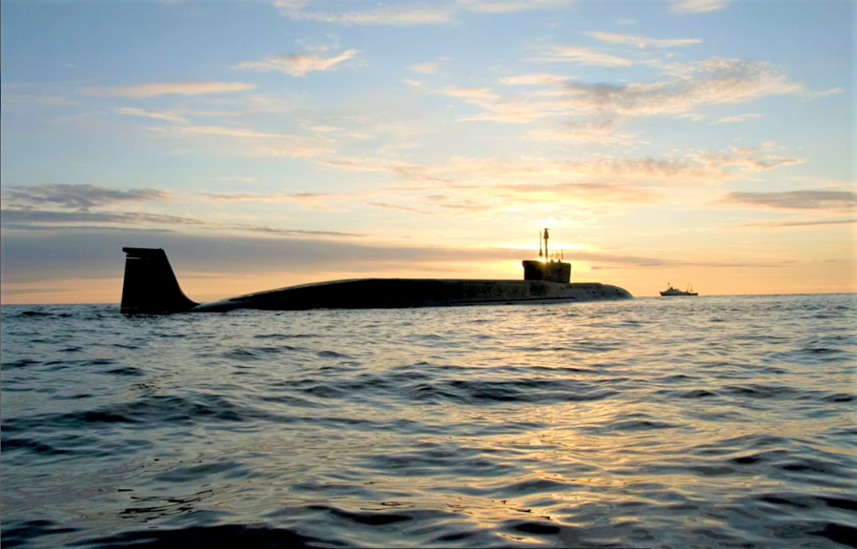 Tàu ngầm chạy bằng năng lượng hạt nhân Vladimir Monomakh mang tên lửa đạn đạo lớp Borei của Hải quân Nga; Nguồn: news.usni.org.
