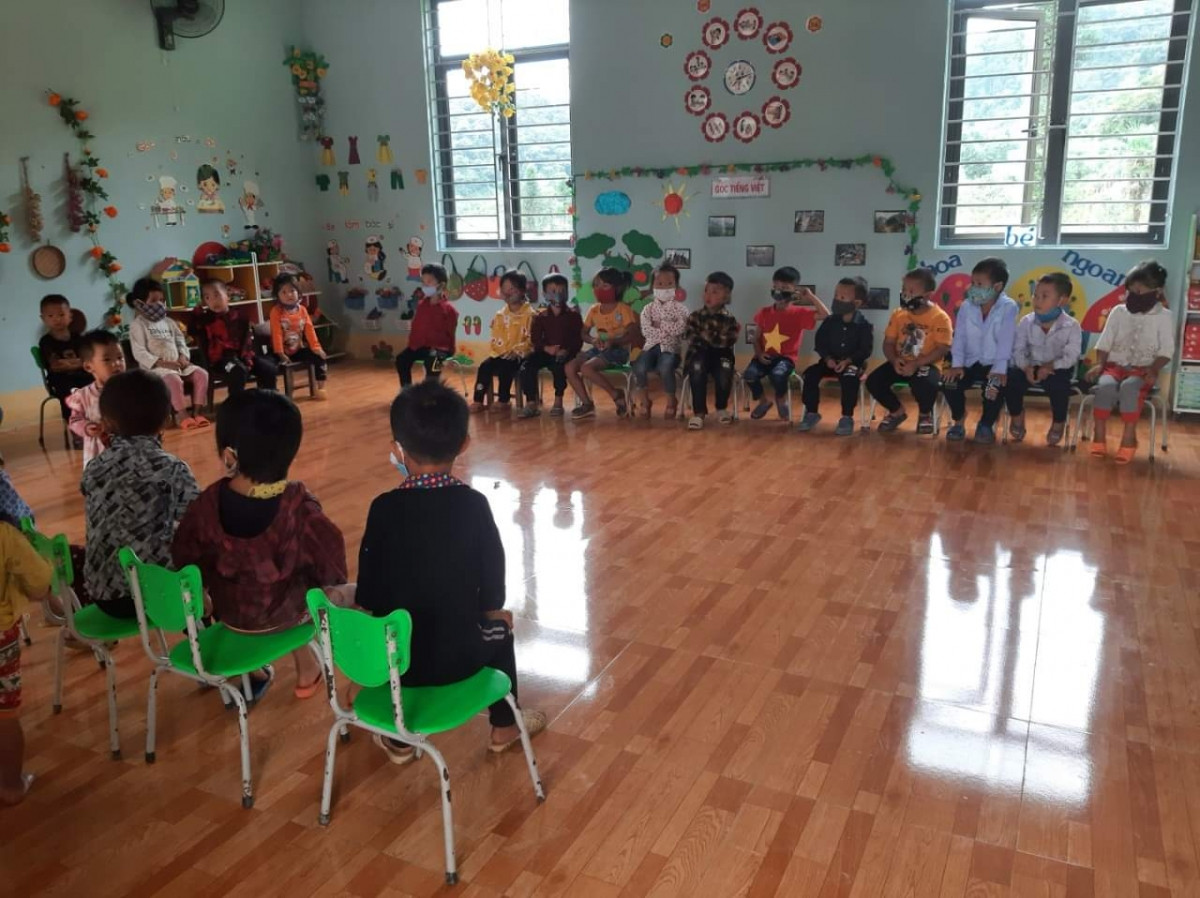 TS. Khiêm Nguyễn dành một phần thu nhập để đóng góp quỹ xây dựng trường học ở vùng sâu, vùng xa của Việt Nam.