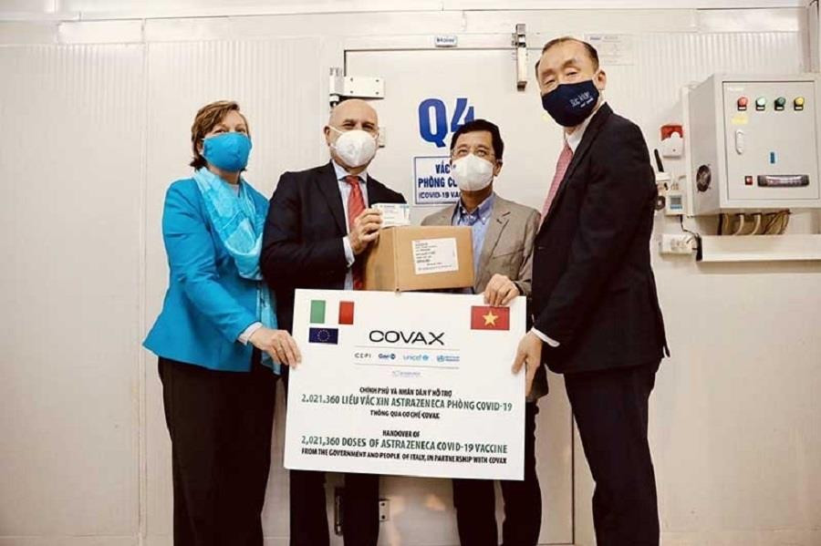 Italy trao tặng bổ sung hơn 2 triệu liều vaccine COVID-19 cho Việt Nam - 1