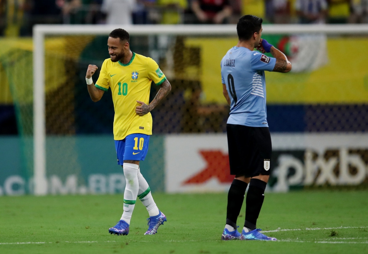 Neymar ghi dấu giày trong cả 4 bàn thắng của Brazil. (Ảnh: Reuters)