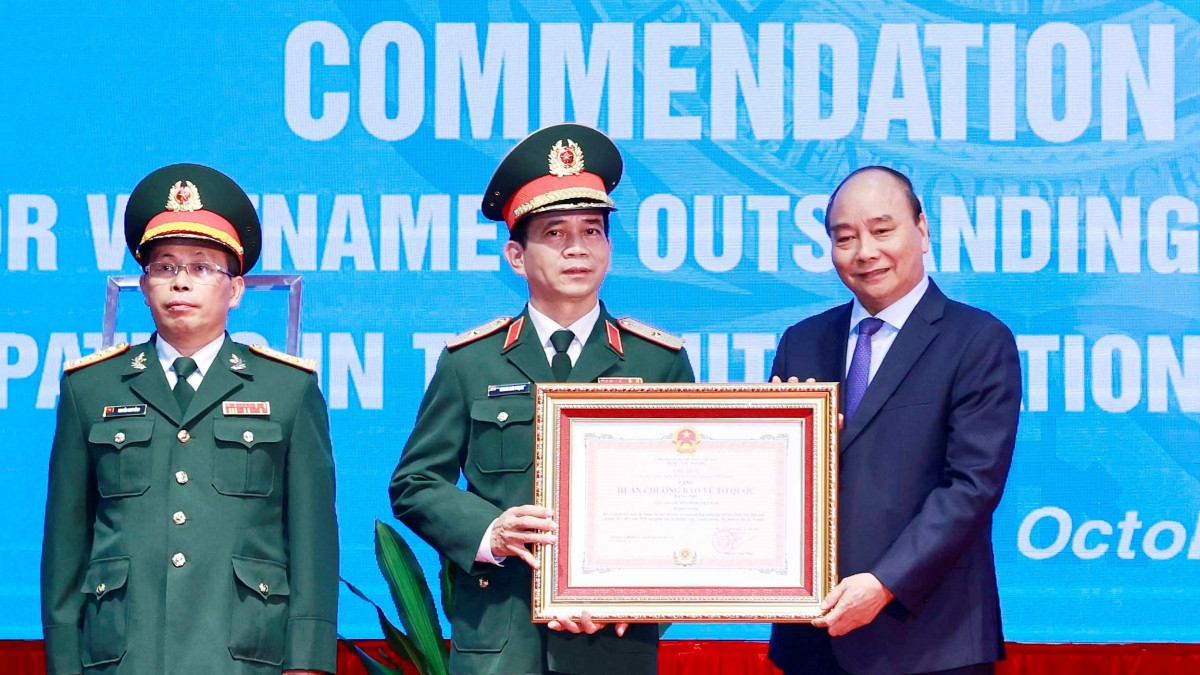 Chủ tịch nước Nguyễn Xuân Phúc gửi bằng khen các cá nhân và tập thể có thành tích xuất sắc