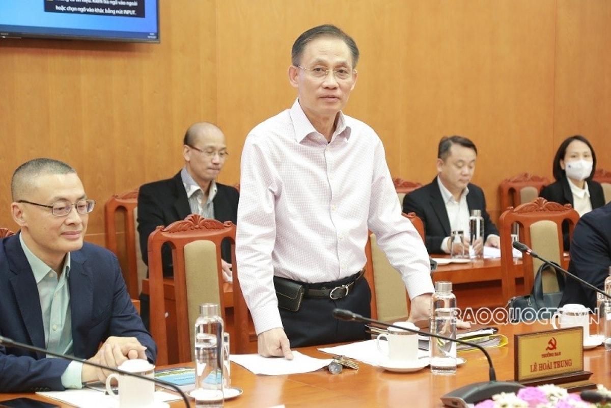 Trưởng Ban Đối ngoại Trung ương Lê Hoài Trung phát biểu tại buổi làm việc. (Ảnh: Trung Hiếu/Báo Quốc tế)