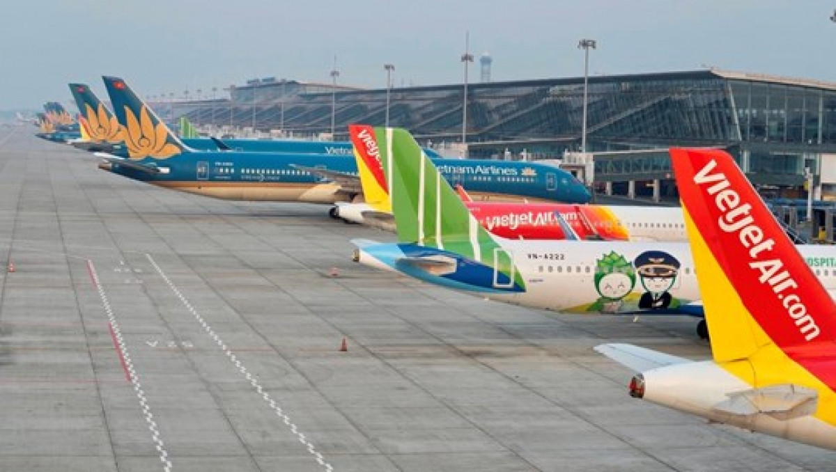 Máy bay của các hãng nằm tại sân bay Nội Bài do ảnh hưởng dịch COVID-19.