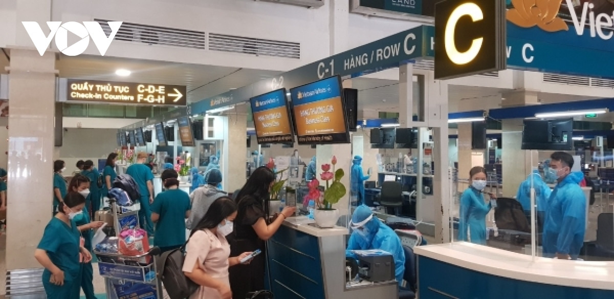 Cục Hàng không Việt Nam tiếp tục đề xuất Bộ GTVT  xem xét bỏ quy định, xét nghiệm COVID-19, bỏ ngồi giãn cách với khách đi máy bay sau khi kết thúc giai đoạn 1.