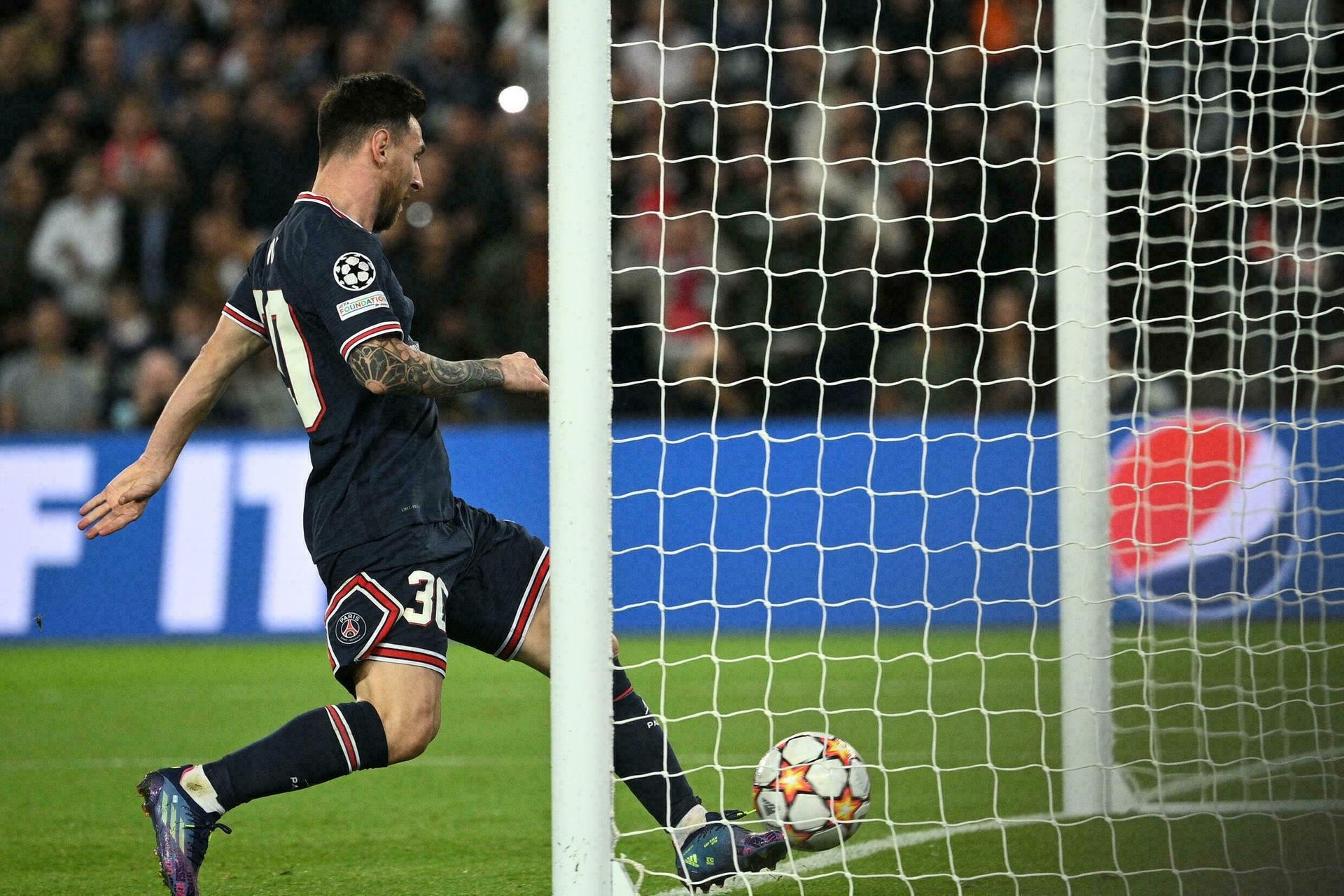 Messi phi thường che mờ thiếu sót của PSG - 3