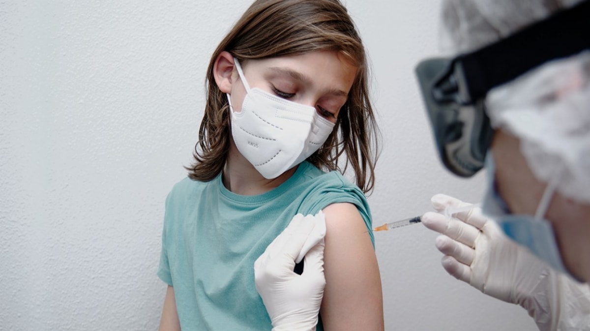Nhiều nước trên thế giới đang triển khai tiêm vaccine Covid-19 cho trẻ em. Ảnh minh họa: Getty Images