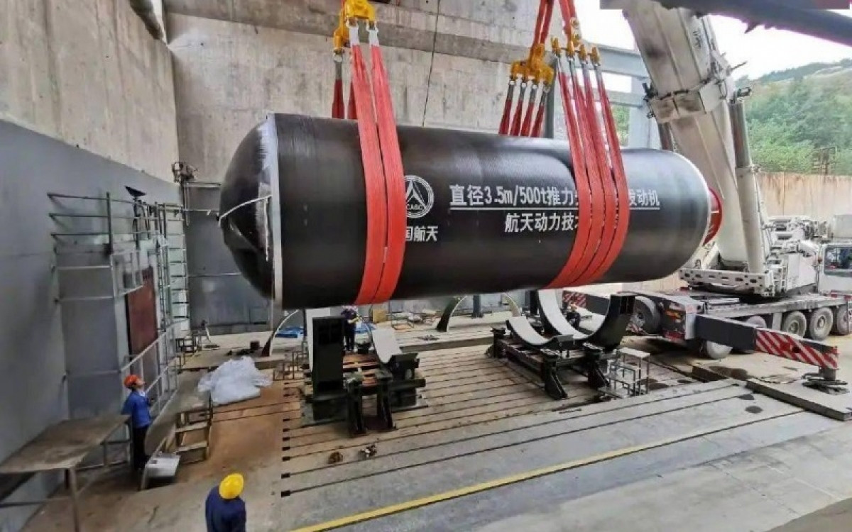 Động cơ sử dụng nhiên liệu rắn nguyên khối có sức đẩy 500 tấn của Trung Quốc. Ảnh: Tân Hoa xã.