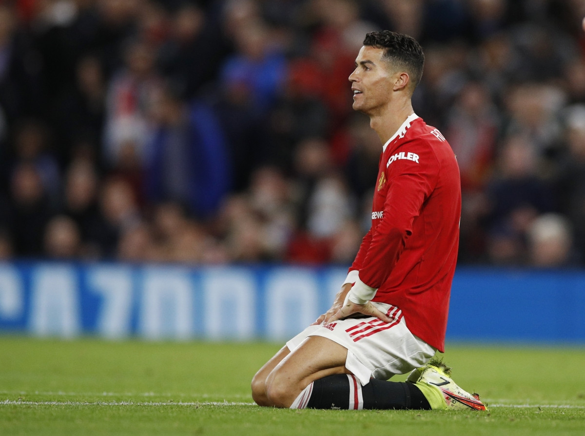 Ronaldo không hài lòng với quyết định của trọng tài. (Ảnh: Reuters)