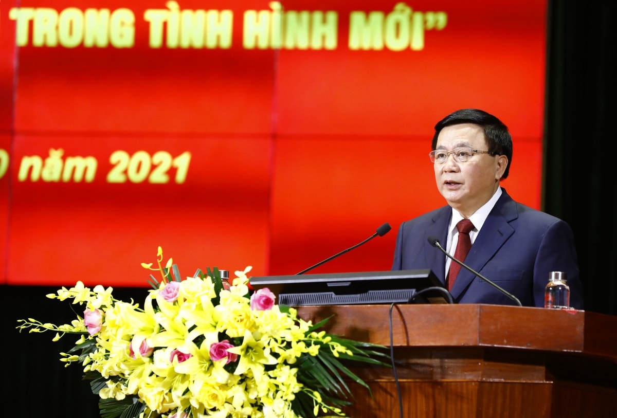 Ủy viên Bộ Chính trị, Giám đốc Học viện Chính trị Quốc gia Hồ Chí Minh, Chủ tịch Hội đồng Lý luận Trung ương Nguyễn Xuân Thắng phát biểu tại lễ trao giải.