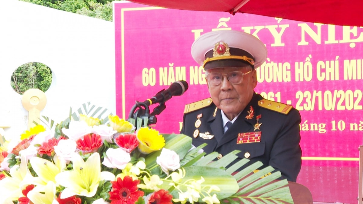 AHLLVTND Hồ Đức Thạnh tại lễ dâng hương.