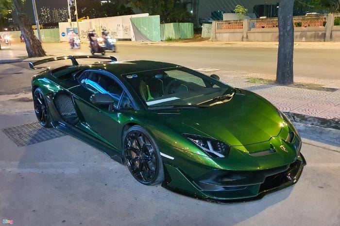 Lamborghini Aventador SVJ sở hữu màu sơn lạ tại Việt Nam - 1