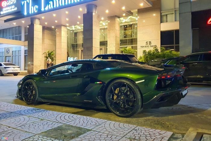 Lamborghini Aventador SVJ sở hữu màu sơn lạ tại Việt Nam - 11