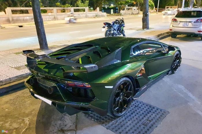 Lamborghini Aventador SVJ sở hữu màu sơn lạ tại Việt Nam - 12