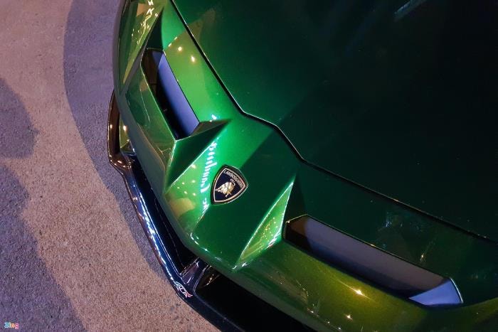 Lamborghini Aventador SVJ sở hữu màu sơn lạ tại Việt Nam - 6