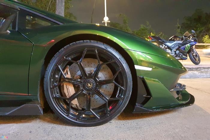 Lamborghini Aventador SVJ sở hữu màu sơn lạ tại Việt Nam - 9