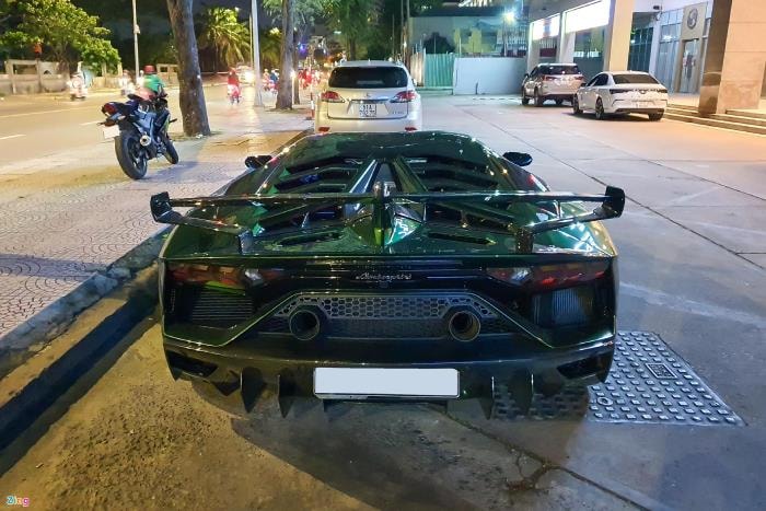 Lamborghini Aventador SVJ sở hữu màu sơn lạ tại Việt Nam - 10