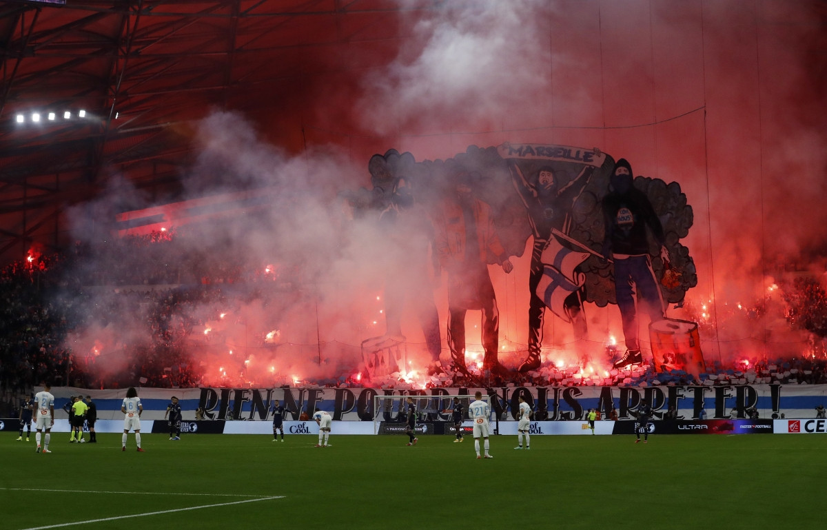 Trận derby nước Pháp giữa Marseille và PSG đã diễn ra dưới bầu không khí vô cùng căng thẳng.