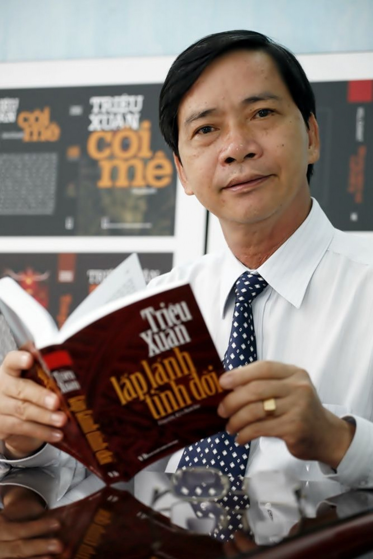 Nhà văn Triệu Xuân qua đời sau thời gian dài chống chọi bệnh tật.
