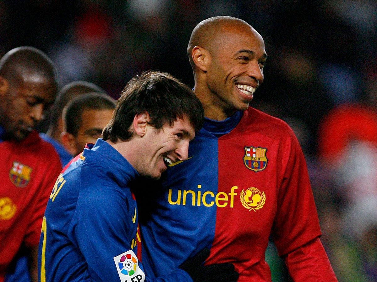 Messi và Henry khi còn là đồng đội ở Barca. (Ảnh: Getty). 