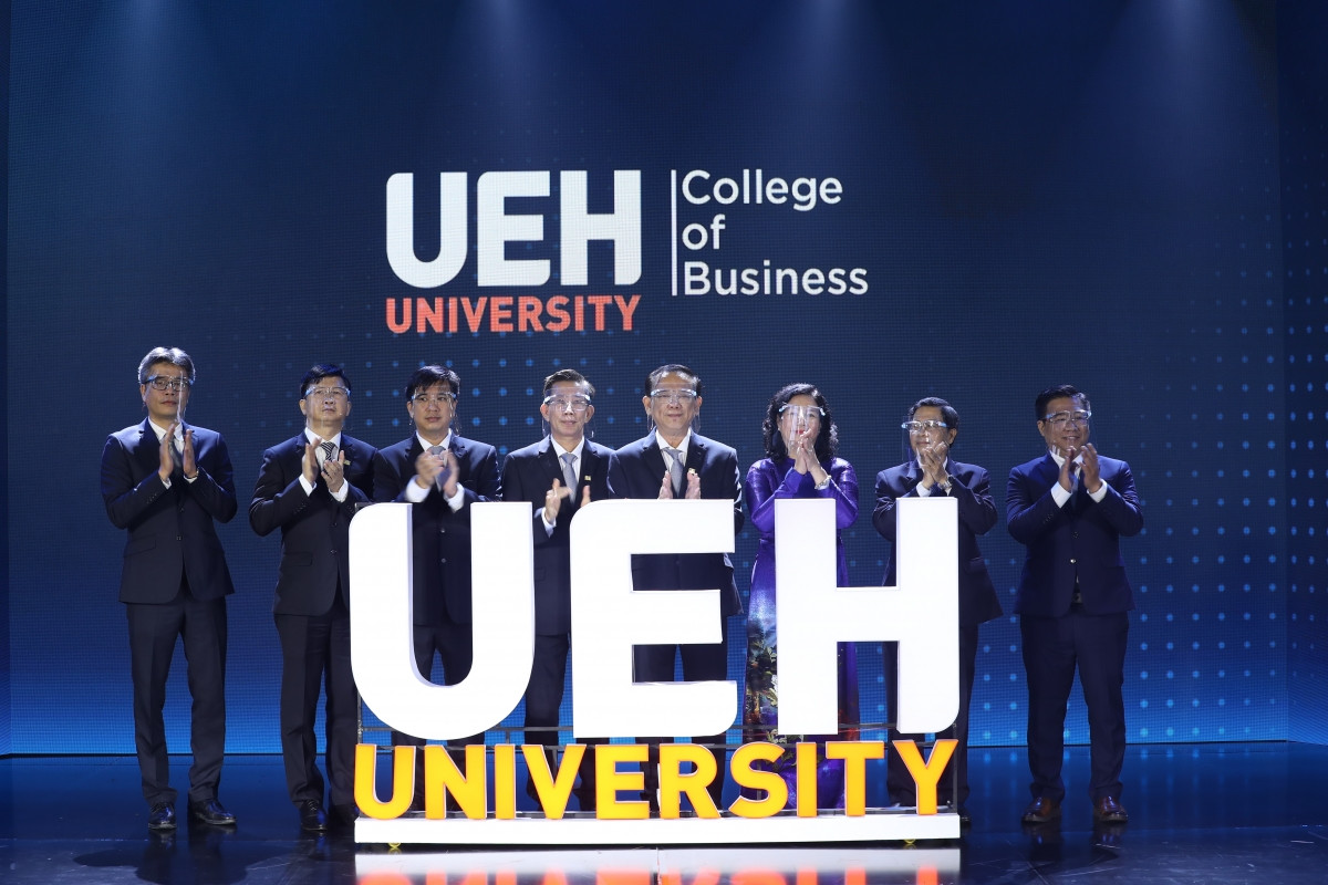 Nghi thức ra mắt 3 trường thành viên của Đại học UEH.