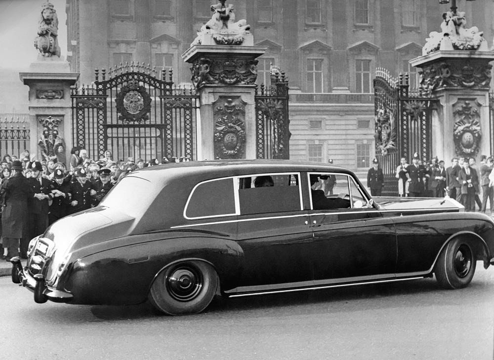 Rolls-Royce Black Badge: Dòng xe mang tính biểu tượng - 1