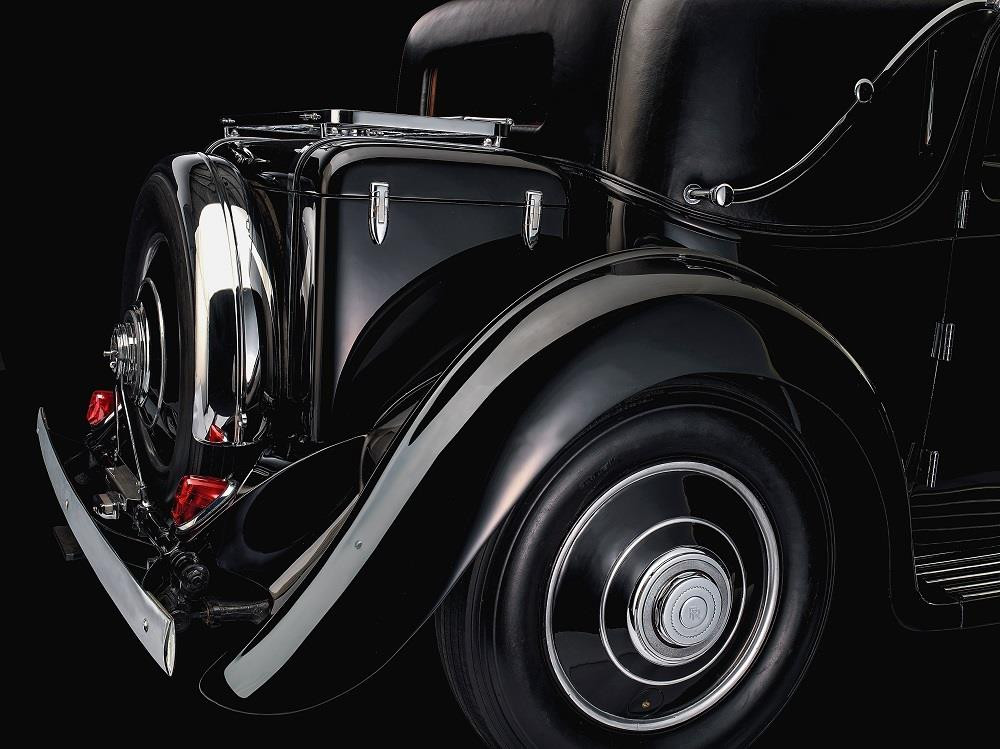 Rolls-Royce Black Badge: Dòng xe mang tính biểu tượng - 3