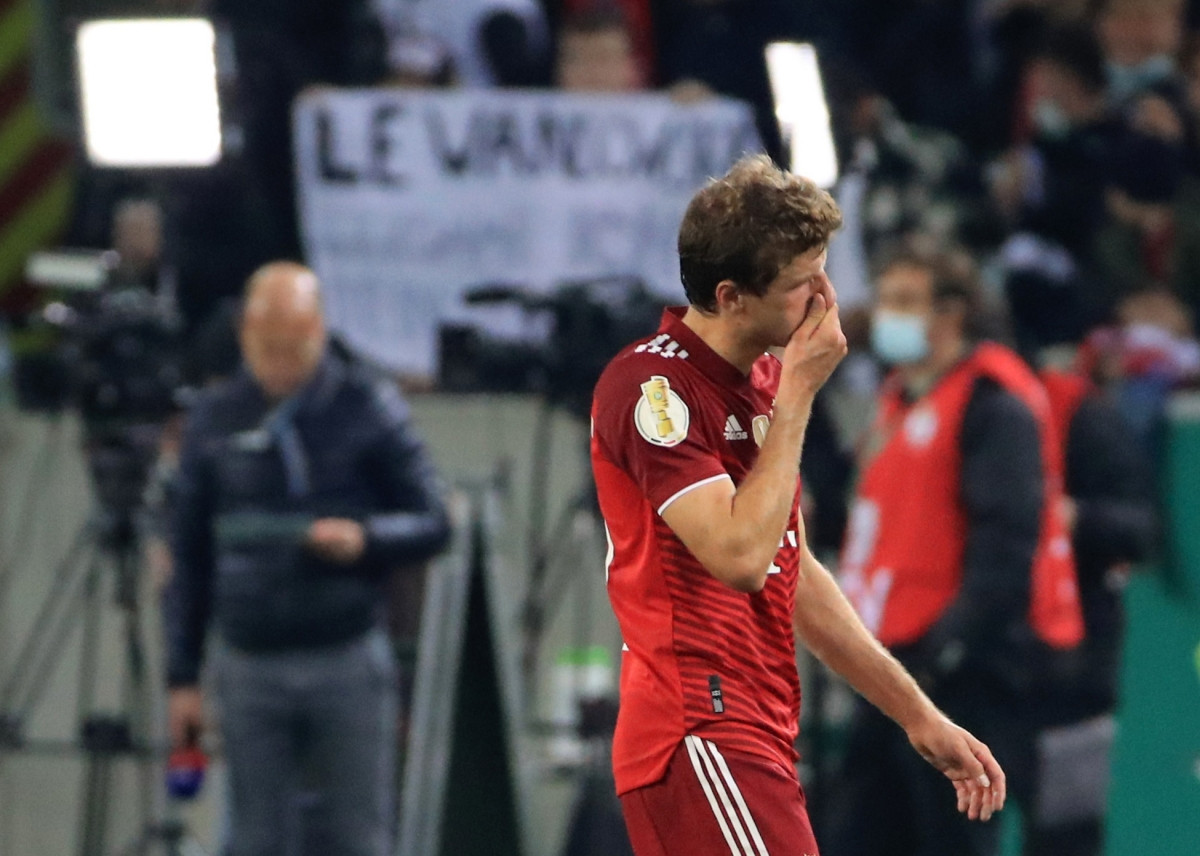 Muller thất vọng khi Bayern nhận thất bại đậm nhất sau 43 năm. (Ảnh: Reuters). 