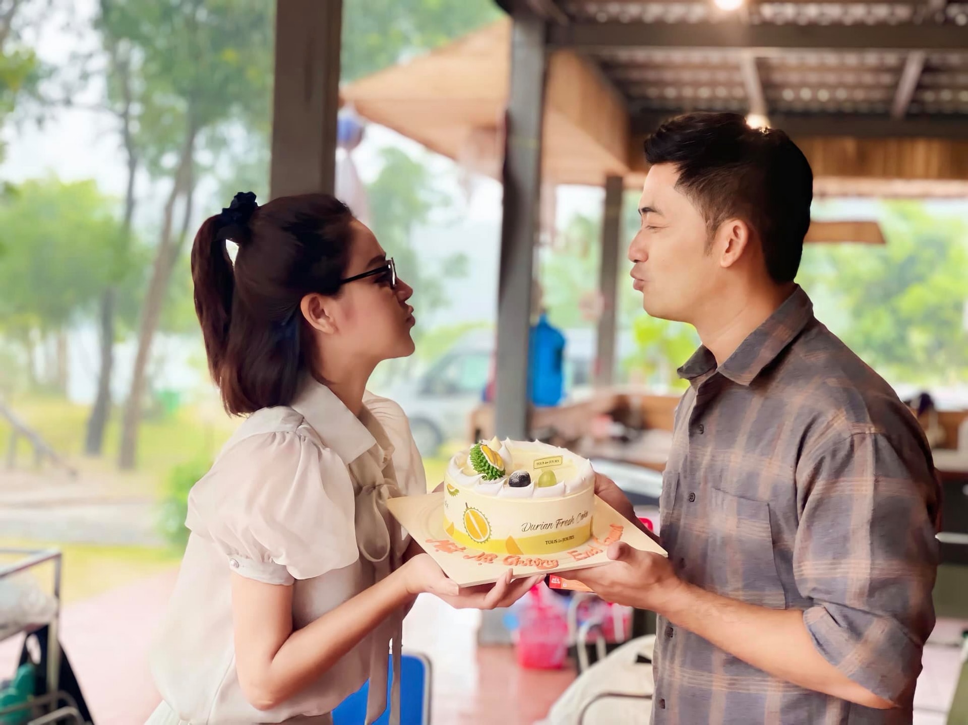 Hai diễn viên chính của 'Mặt nạ gương' liên tục 'thả thính' nhau - 3