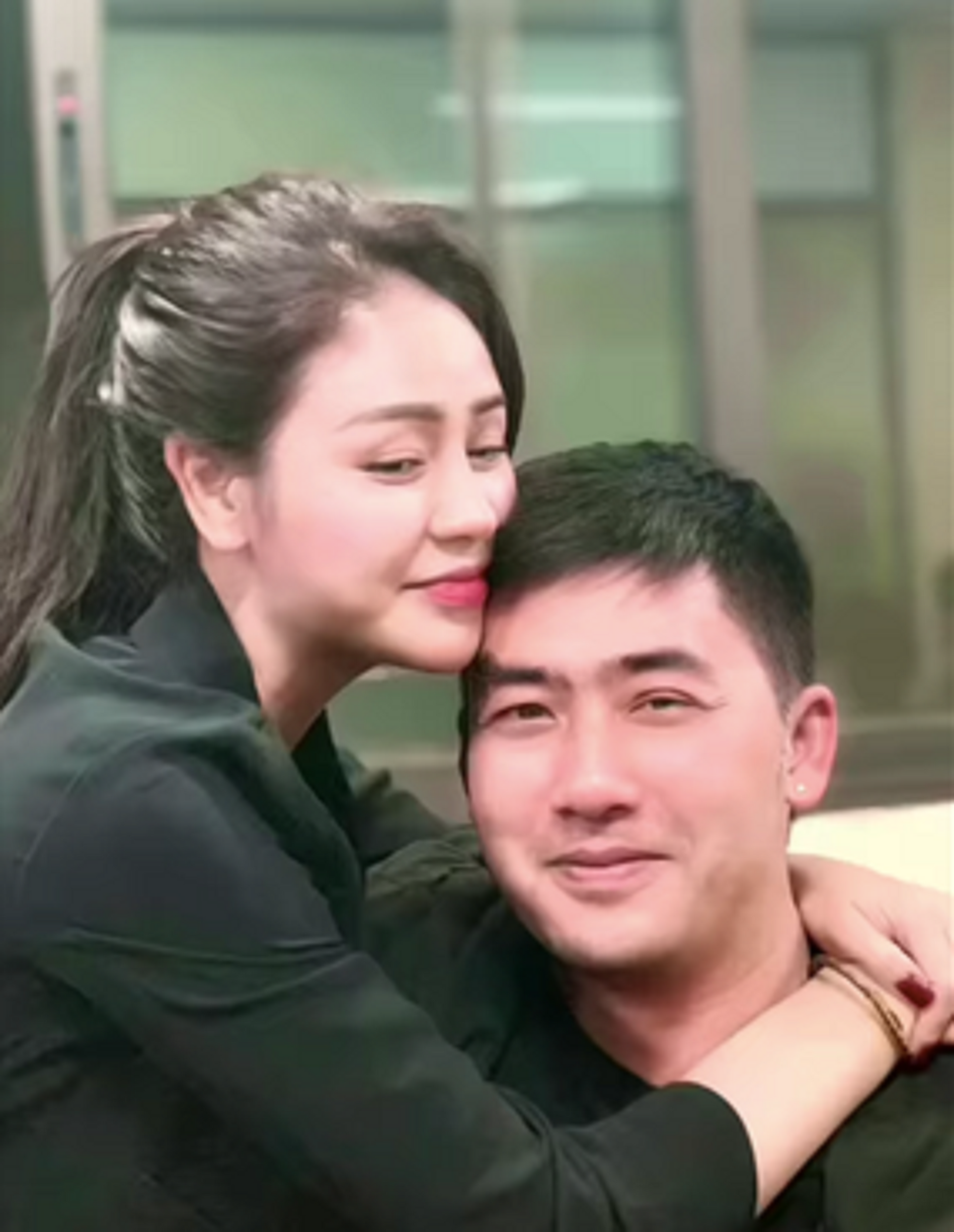 Hai diễn viên chính của 'Mặt nạ gương' liên tục 'thả thính' nhau - 1