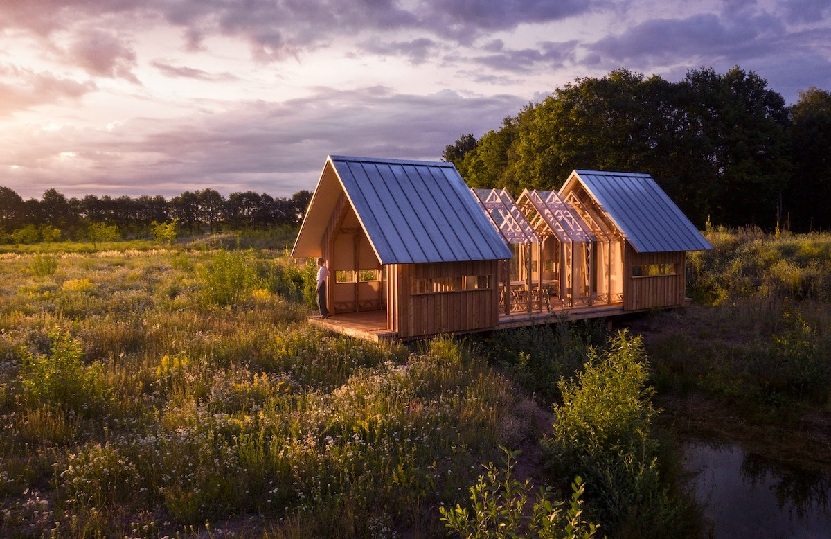 Kiến trúc cabin hướng đến việc tạo sự gắn kết với thiên nhiên và thường được sử dụng cho các nhà nghỉ, những nơi nghỉ dưỡng độc lập...