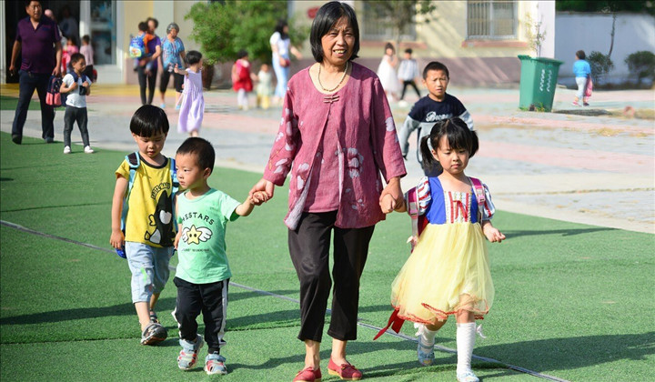 Trẻ em Trung Quốc gánh áp lực khổng lồ từ nỗi ám ảnh của bố mẹ - 1