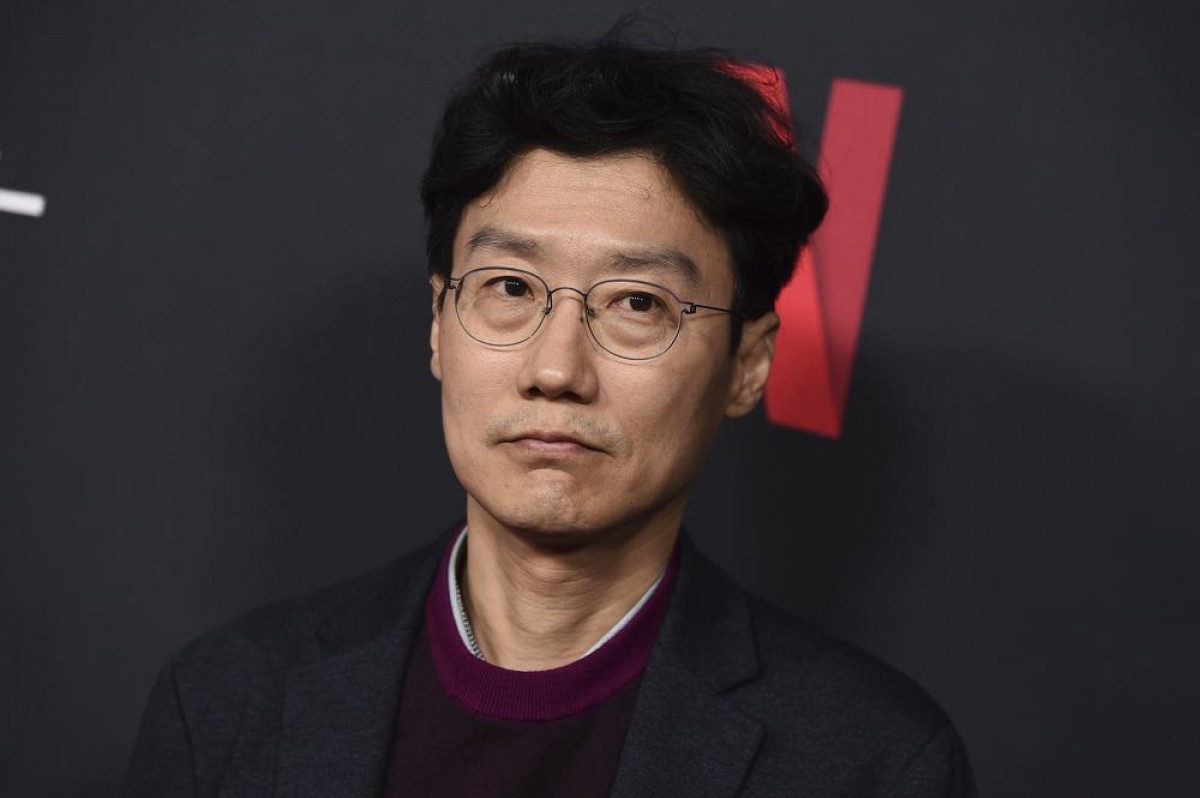 Đạo diễn Hwang Dong Hyuk trả lời AP trong buổi công chiếu phim tại Mỹ. 