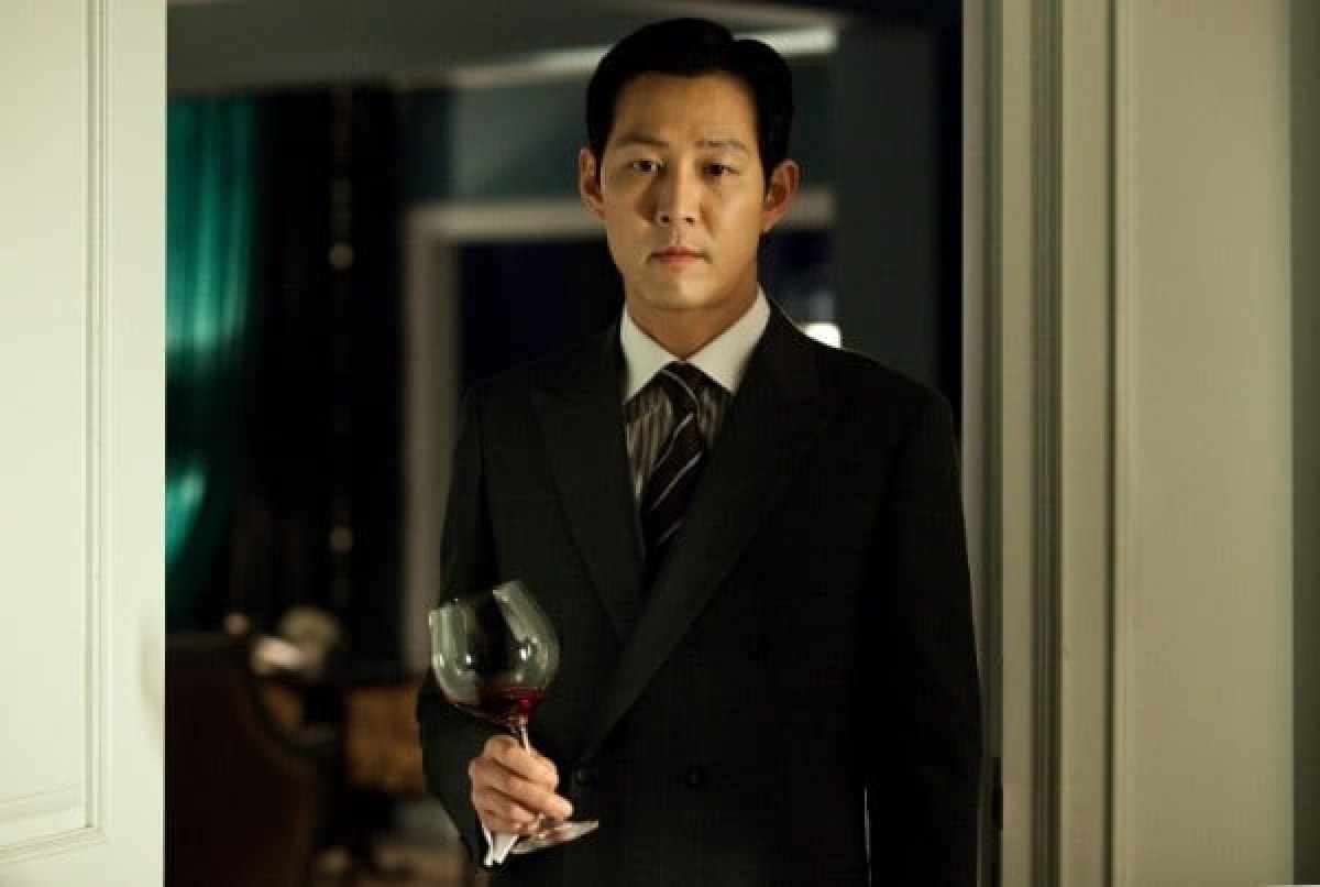 Lee Jung Jae gây ấn tượng với cảnh nóng táo bạo cùng nữ diễn viên Jeon Do Yeon trong phim 